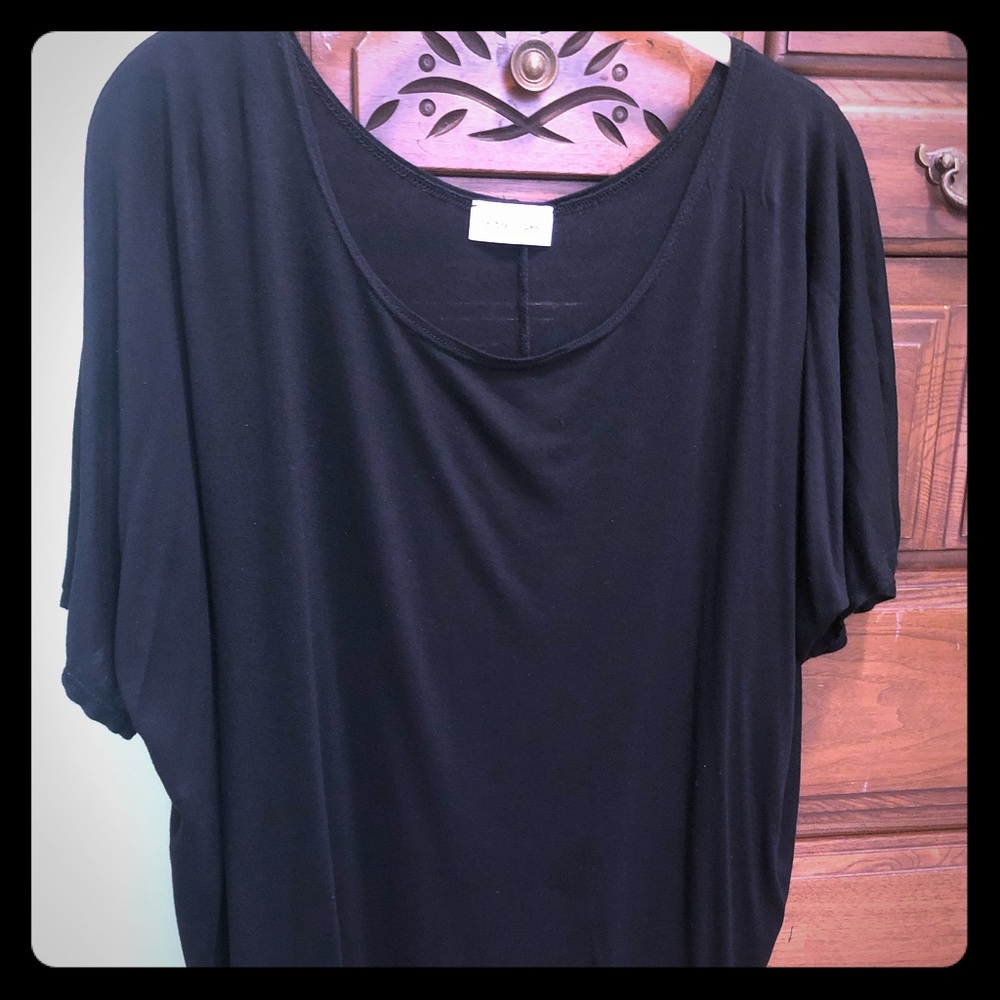 Black high low t shirt scoop neck, dolman sleeves